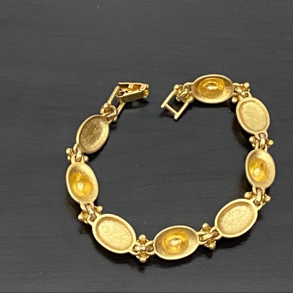 Vintage MONET Signed Coral Orange Cabochon Gold-tone Link Bracelet - Picture 9 of 12